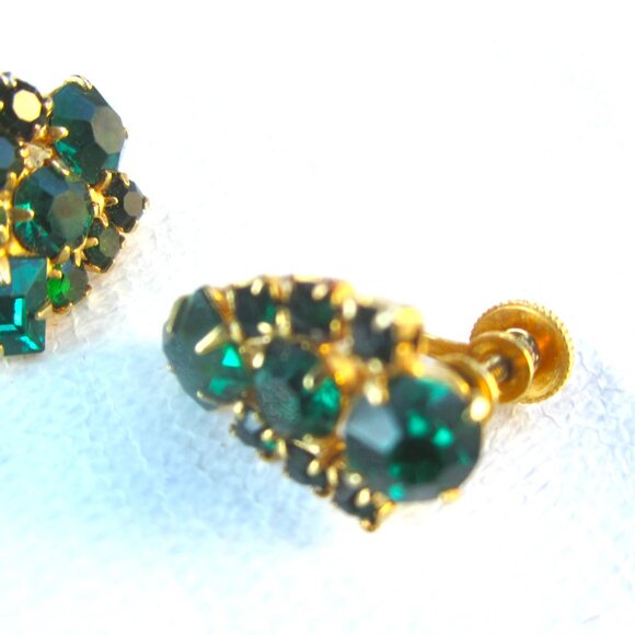VTG 40'S CORO EARRINGS BEAUTIFUL GOLDTONE/GREEN STONES SCREW BACK - Picture 2 of 4